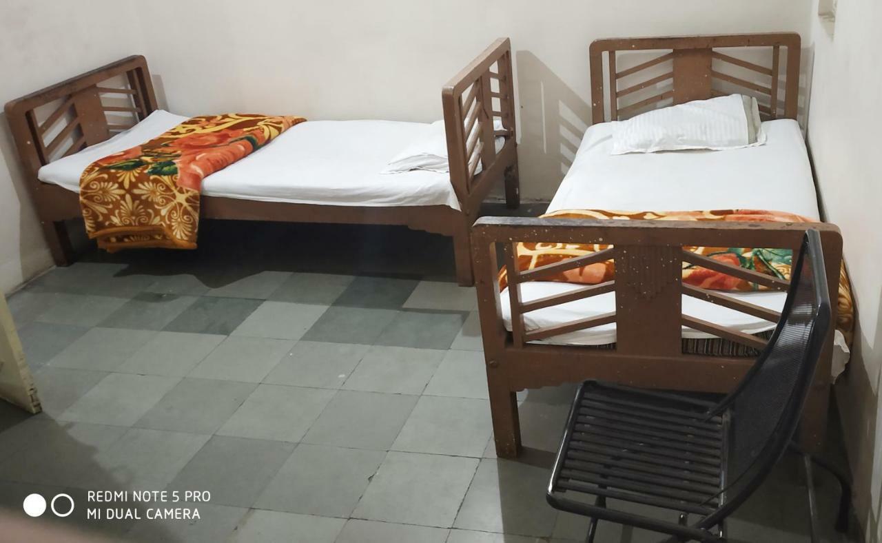Hotel Uttam Nivas 阿穆达巴 外观 照片